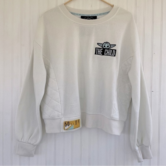 Disney Store Grogu Ladies' Cream Sweatshirt Star Wars The Mandalorian Size LARGE - Picture 3 of 10